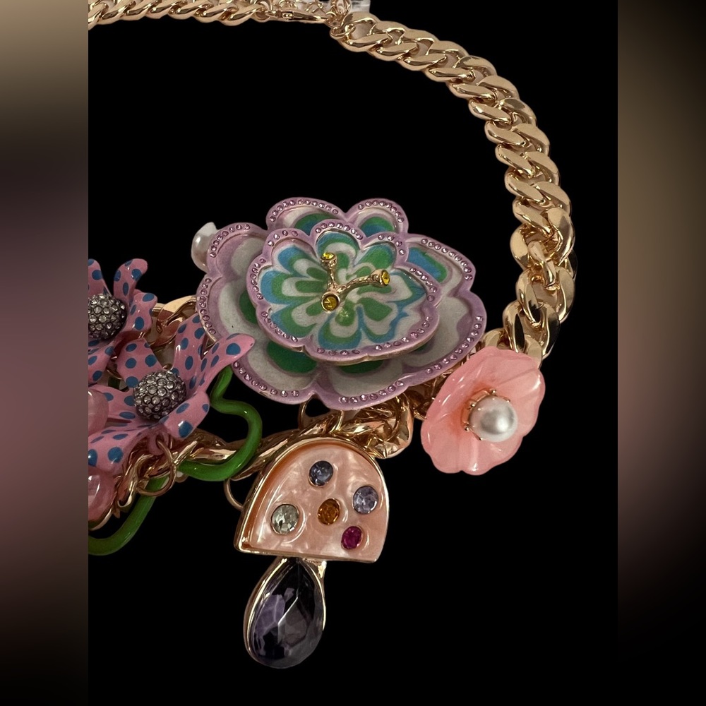 New BETSEY JOHNSON ENCHANTED DRAMA STATEMENT NECKLACE PASTEL MULTI - Picture 15 of 16